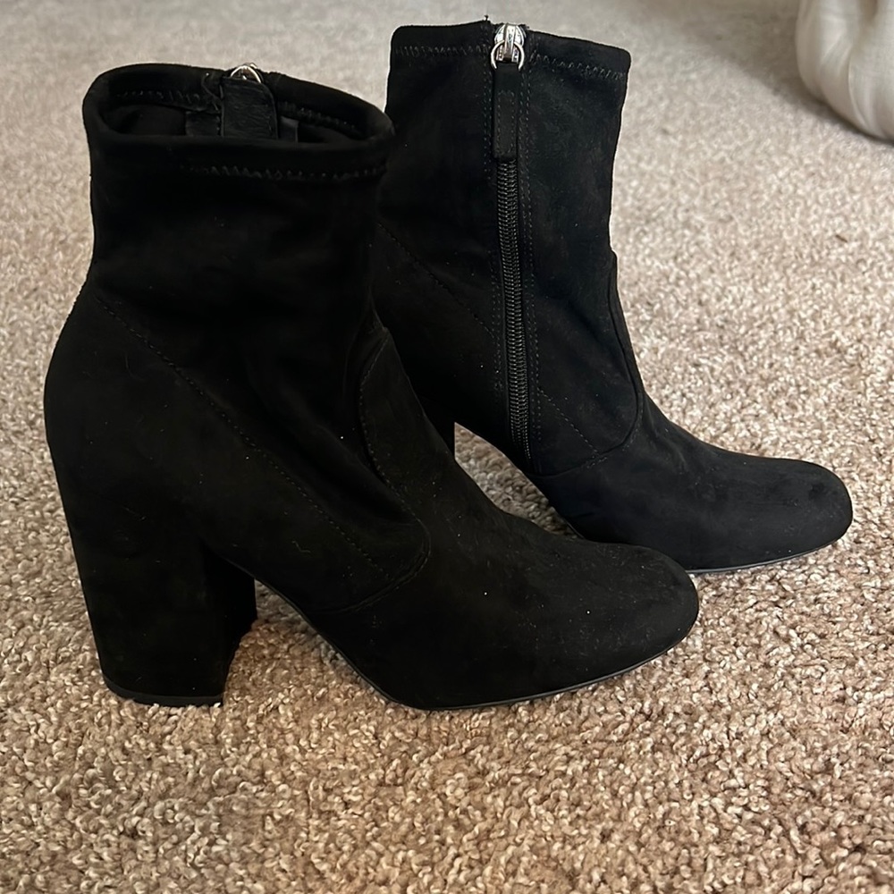 Size 8 black Steve Madden ankle boots.